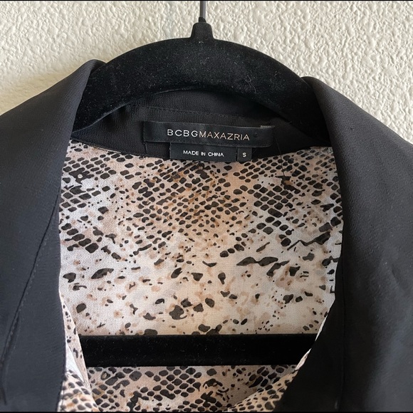 BCBGMAXAZRIA Snake Print Pleated Top - Picture 2 of 7
